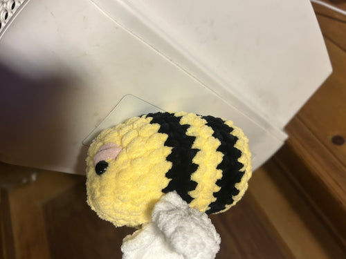 Crochet bee
